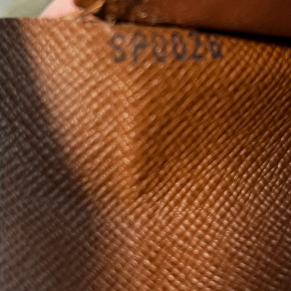 Louis Vuitton Wallet - Picture 9 of 9